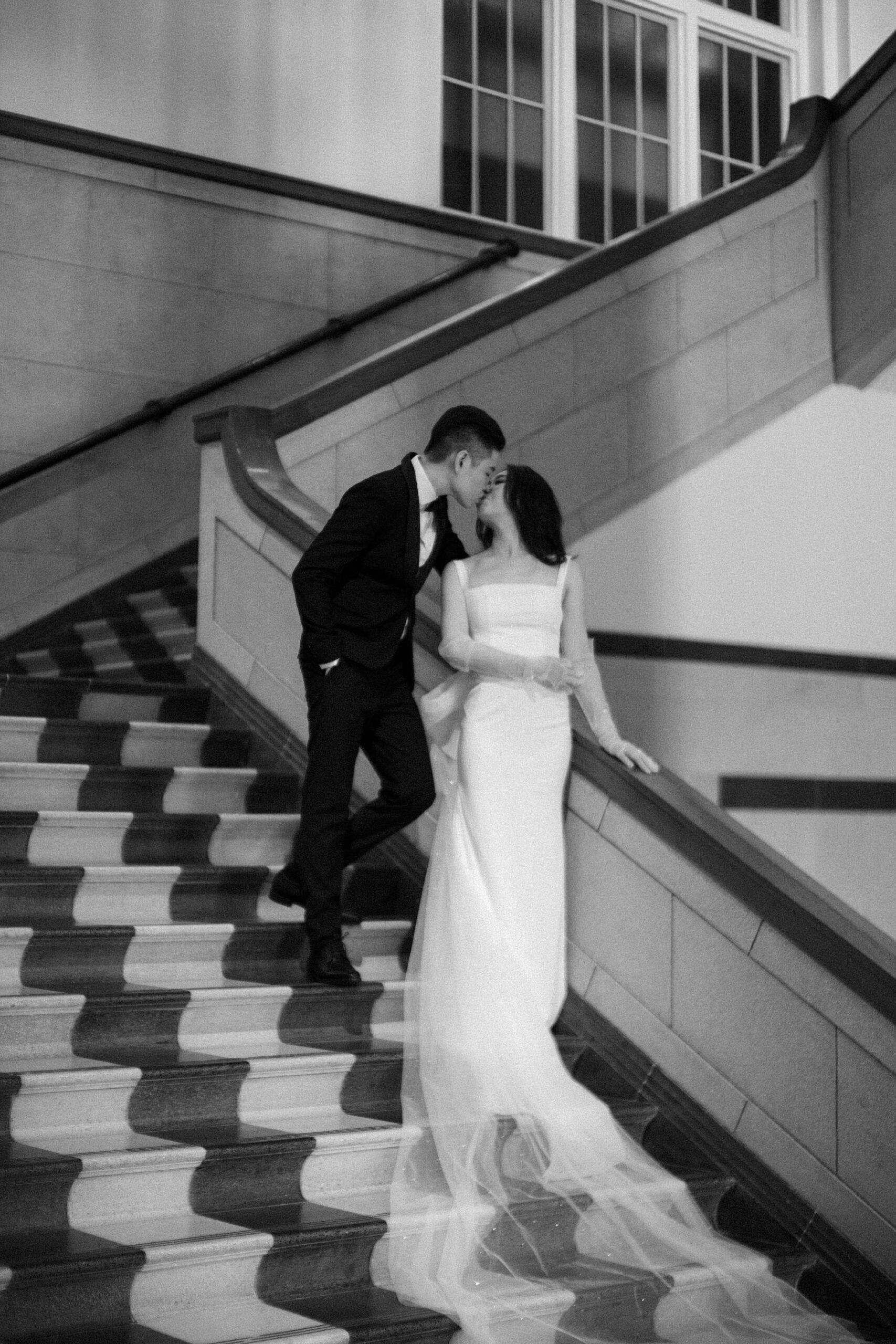 Groom and Bride kissing in national gallery.